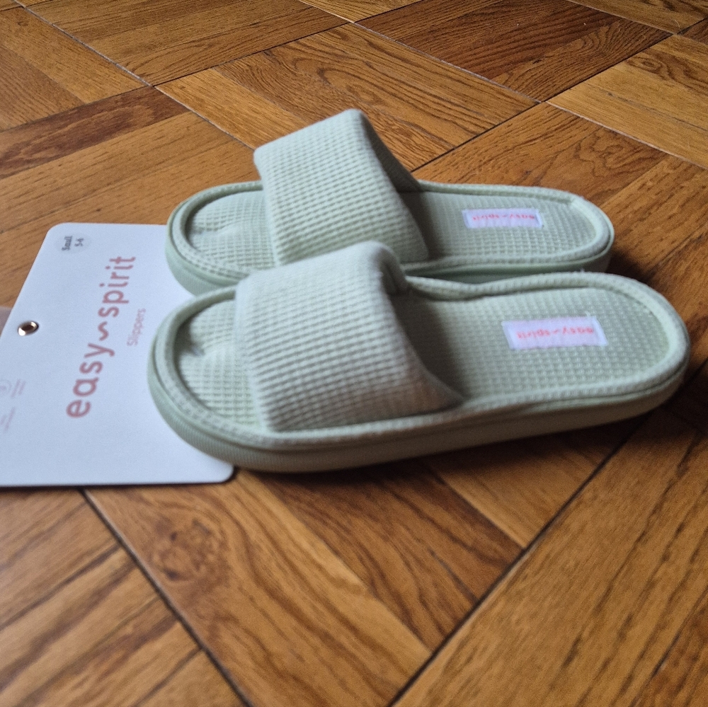 Easy Spirit Women's Light Green Slide Slippers, size S (5-6)